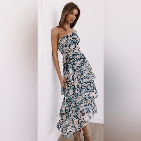 Petal & Pup Amren Dress Black - Picture 1 of 7